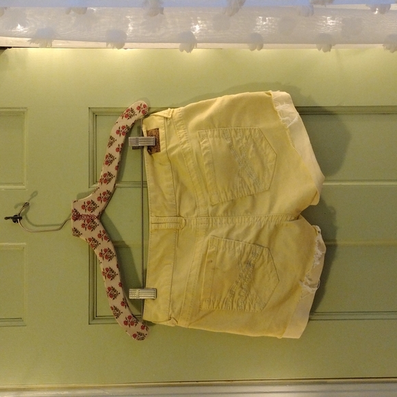 Reign size 7 Curvy yellow shorts - Picture 4 of 5